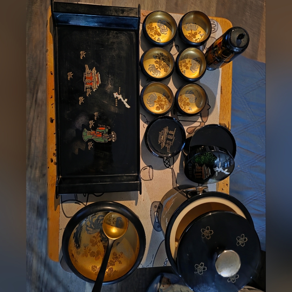 Source Unknown Black and Gold Japanese-Style Lacquer Tea Set